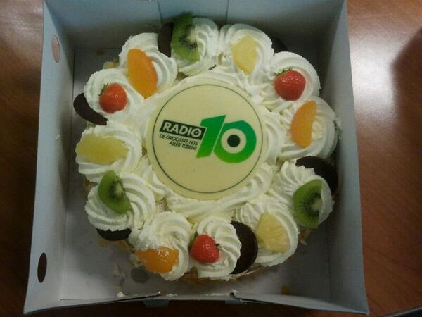 Bedankt voor de heerlijke taart! #Radio10nl