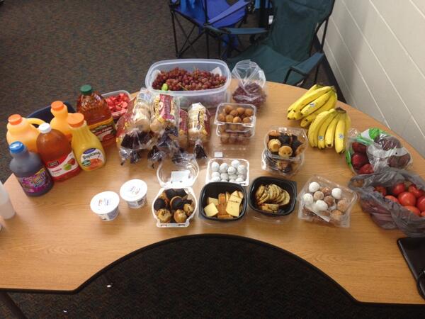 PrattsClass_WDL's tweet photo. THIS is how WE do #BreakfastFeeding2014 http://t.co/X1URIdd0hD
