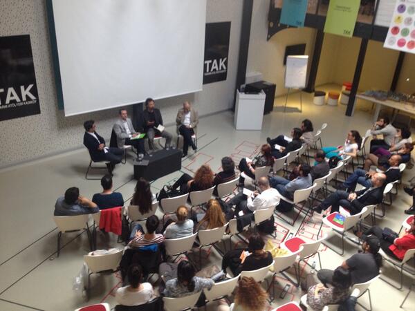 Panelistler tasarım teşvikleri deneyimlerini anlatıyor.