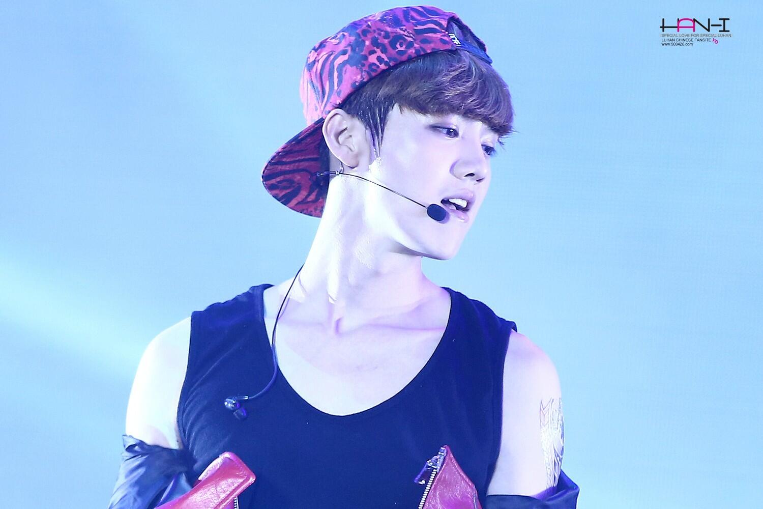 [FANTAKEN] 140602 EXO Concert "The Lost Planet" in HK - Day 2 [73P] BpSadtKCAAAdvvN