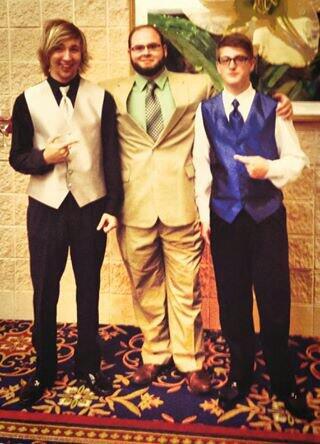 loganthewilli's tweet photo. Suit like napoleon dynamite. @Nick_Winstead78 @joshlvn25 http://t.co/nqdYMD8DJR
