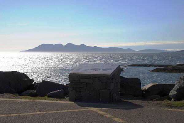 lochabergeopark's tweet image. A wonderful view to go with our interpretive board in Mallaig.This should be on everyone's #rockroute.@VisitHighlands