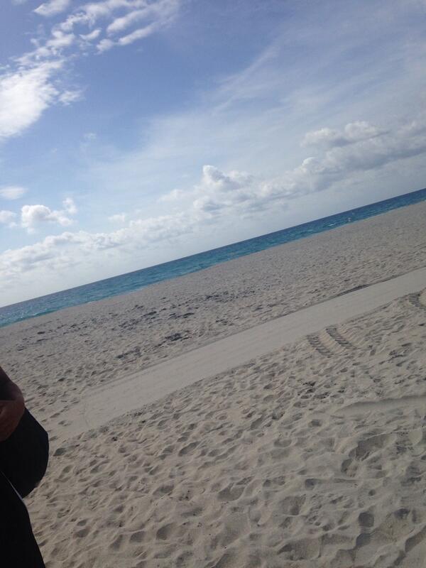 ChristianBingo1's tweet photo. Great beach workout this morning #sleep#on#me http://t.co/LOcYQMZeC1