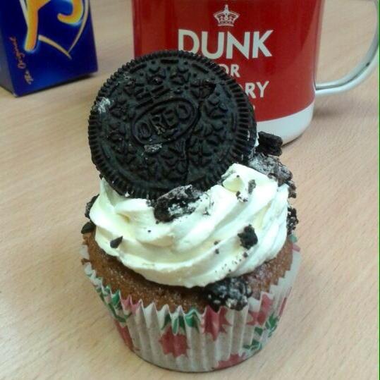 3atGirl's tweet photo. Top Class Oreo Cupcakes @WCWhouse today! Nice one @FaceliftSystems Missus! At least someone cares @mofro85 is leaving http://t.co/5ANJO5KaqP