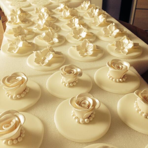 sweetobscakes's tweet photo. Preparing cupcake toppers #essexweddings #vintageessex #weddingcakeessex #weddingcupcakes #vintagecupcakes http://t.co/SAn5yYcJ4x