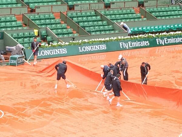 Biggest cheer of day for these men (not much competition), the second the rain stopped. <a href="/bbctennis/">BBC Tennis</a>