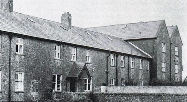 antena3com's tweet photo. Descubren 800 esqueletos de bebés en un antiguo convento de Irlanda http://t.co/vIeEwIY9f9 http://t.co/eUostCKuvp