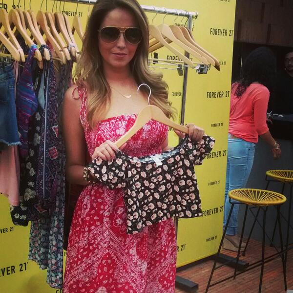raspberrymag's tweet image. Buen ambiente en la #poolsummer #summerforever @Forever21Mexico