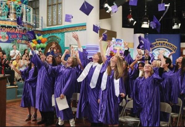 ZackAndCodyPage's tweet photo. Saddest moment in Disney Channel History. 💔😓 http://t.co/omSzx6PfZn