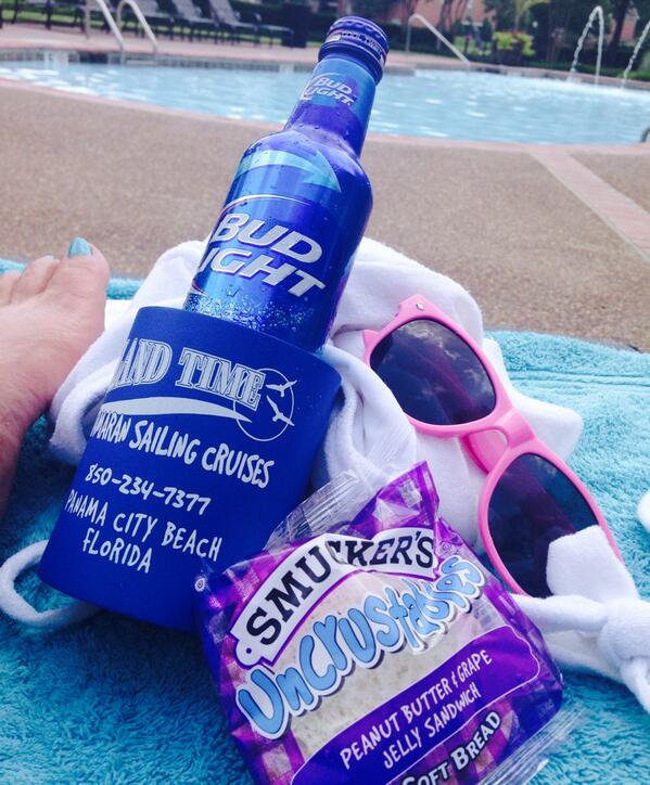TikiTammy's tweet image. Uncrustable and a cold bud light? Yes, please. #poolessentials