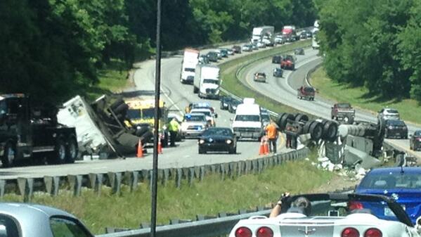 foxcarolinanews's tweet image. UPDATE: One lane open on E I-26 but traffic moving slowly. foxcarolina.com/story/25691603…