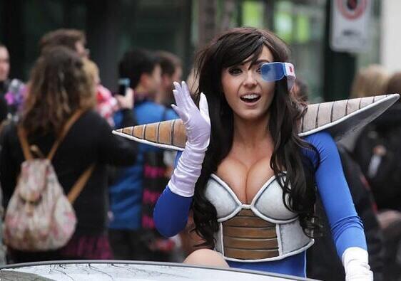 Colmenero's tweet photo. Si nos tienen que invadir los extraterrestres que sean los Super Saiyans. http://t.co/bXXPWup1Qj