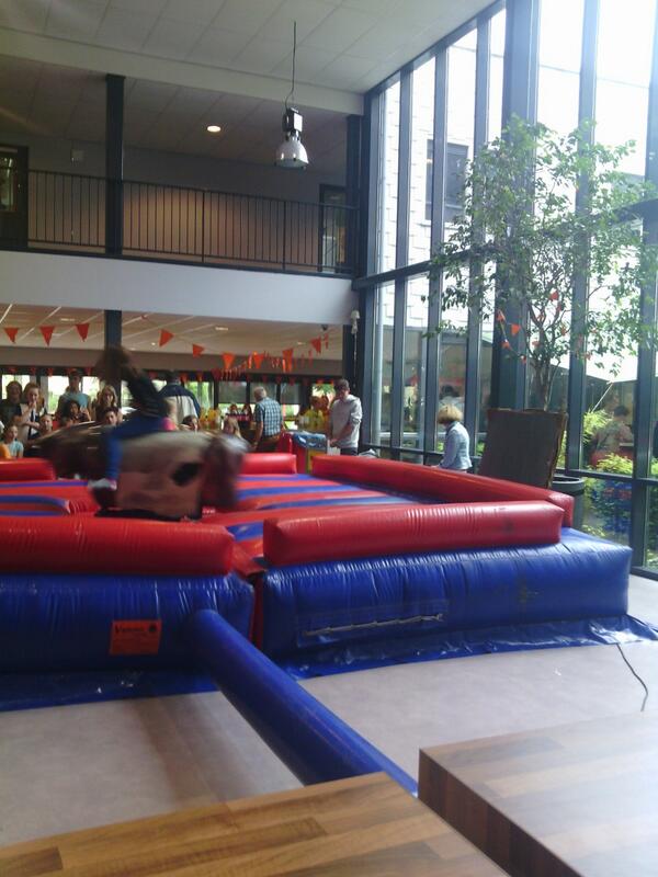 Legend20132014's tweet photo. De sfeer zit er al goed in :) http://t.co/lziLjNVctB