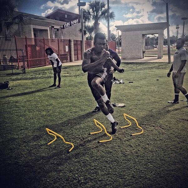 FSperformHTX's tweet image. @BanksBoy5 was about business this morning, X-Over, change of direction..... WAIT ON IT!! #FSPelite