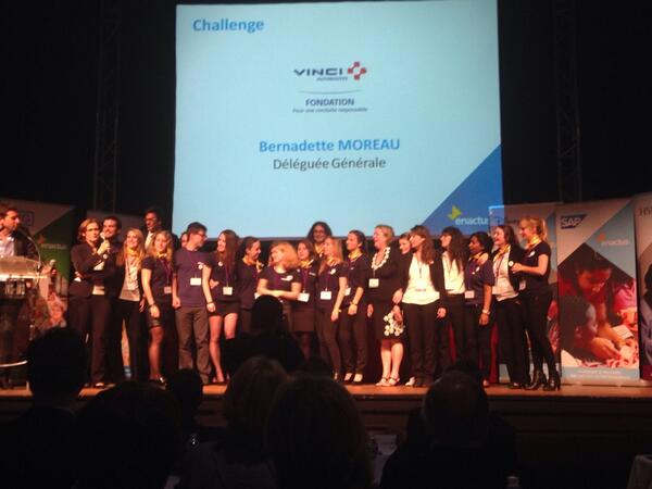 VINCIAutoroutes's tweet photo. RT @RoulonsA Félicitations à l'@Enactus_EBI qui remporte le challenge Fondation @VINCIAutoroutes :) http://t.co/SJoiMa8x5Q