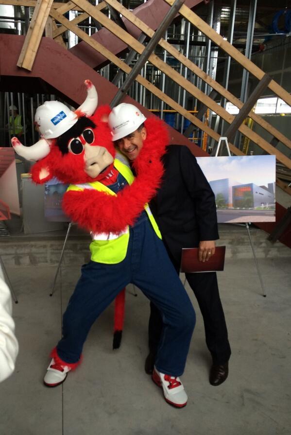 advocatehealth's tweet photo. .@bennythebull snaps a pic with @AdvocateCOO Bill Santulli before the tour of the new Advocate Center! @chicagobulls http://t.co/QLl7rhbztX