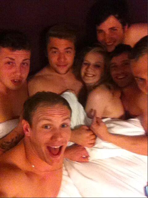 AfterSexSnaps's tweet photo. What a way for a group of friends to bond 😉👉👌 http://t.co/ZRPtWRBnCv