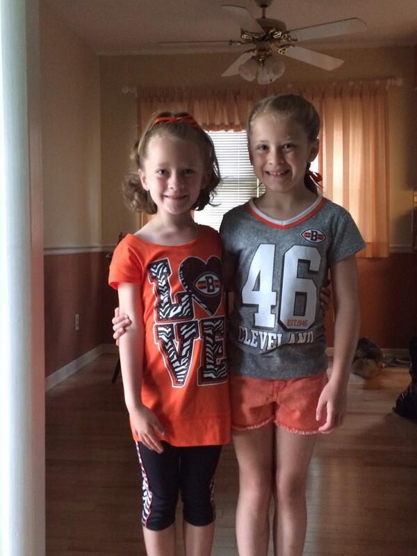 astrella's tweet photo. Ready for the Browns to come to school :)
#clevelandbrowns #brownsvisitgrindstone http://t.co/8HxW5OMbZr