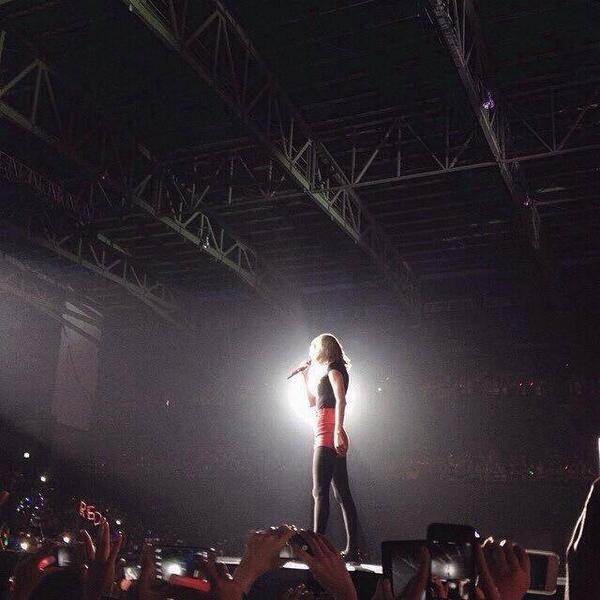 The Red Tour - Página 28 BpTY5HLCYAEiPpl