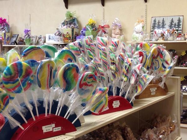 CandyFactoryInc's tweet image. Have you tried one of our giant lollipops? Made right in our factory and sold in various shapes and sizes
