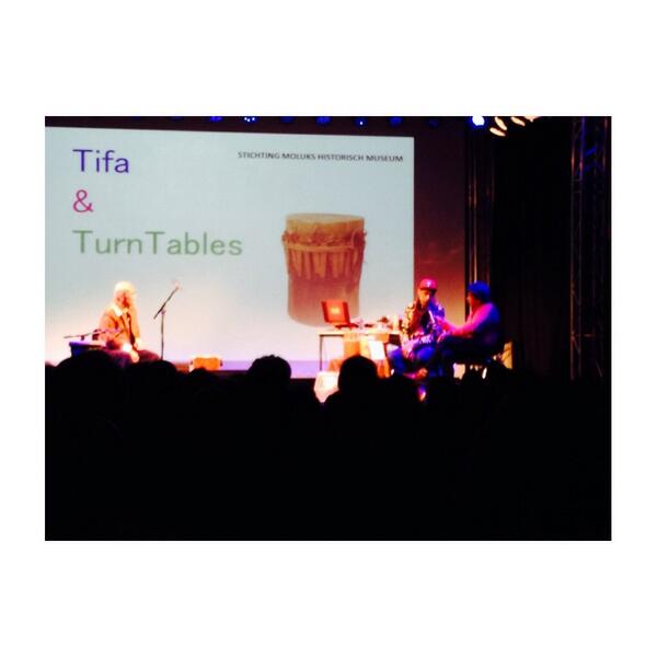 DjTriplets89's tweet photo. Tifa meets TurnTables! Frequenties met elkaar mengen. #robmanga #nippinoija #tifa #turntables http://t.co/6Oo5mDJt4l