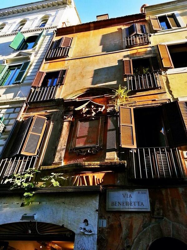 TrastevereRM's tweet photo. #Roma si #ACCENDONO le luci...della sera... http://t.co/QqZtl3w712