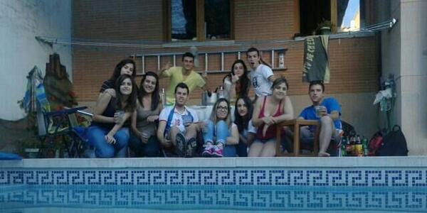 jorgepololo1's tweet photo. FIN DE EXAMENES!!! #PiscinitaJaime @SmanzanoC @RosaMarchante @lorena6392 @mariaamc94 @AlbaaNieto @inmagr94 #Jaime http://t.co/dpaDKHQxdN