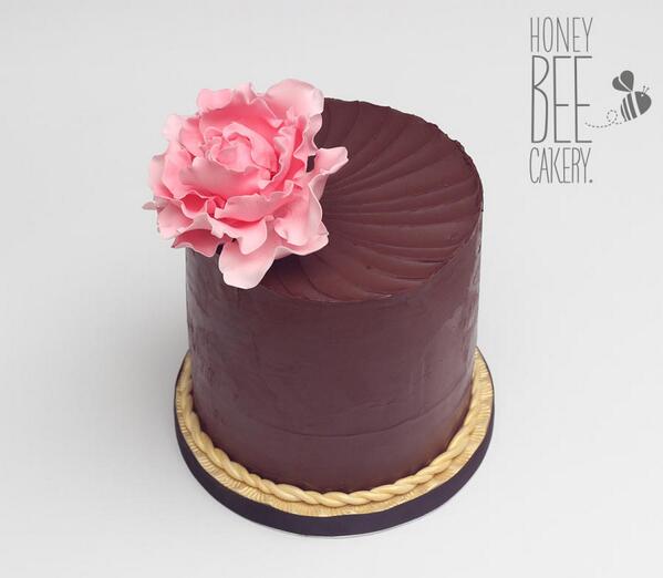 CakesDecor's tweet photo. Elegantly simple Peonys by The Honeybee Cakery ... http://t.co/TziAUY7LNC #cake #cakedecorating http://t.co/fCZCM55wAG