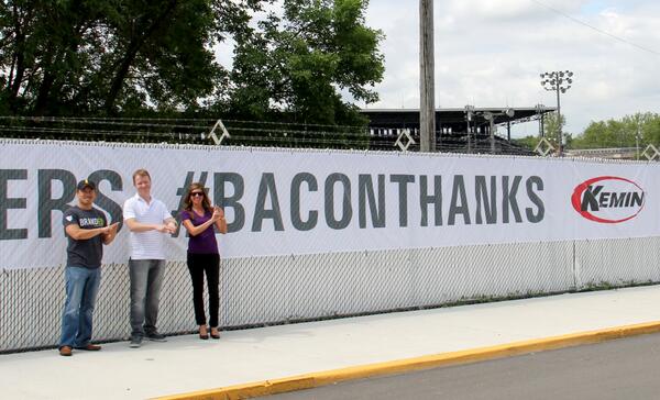 LessingFlynn's tweet photo. Client @KeminInd thanks #porkproducers at the @NPPCWPX with the world’s longest bacon banner! #baconthanks #WPX14 http://t.co/1V2fkdH7IV
