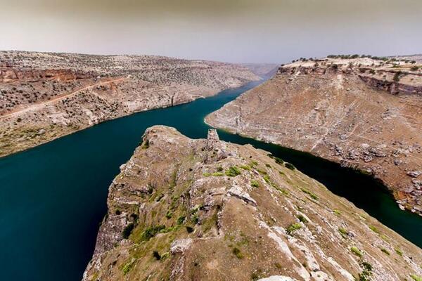 WupUSA's tweet photo. #Photo: Dicle Dam Lake by mustafanasif. Dicle Dam Lake / Eğil / Diyarbakır / Türkiye view from Eğil Castle. #Travel http://t.co/zj45tL4y8H