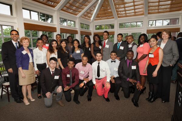 BrownUniversity's tweet image. Congrats to the 20 Brown-PVD Scholars who received scholarships at the President's House w/@Angel_Taveras &amp;amp;Supt Lusi!