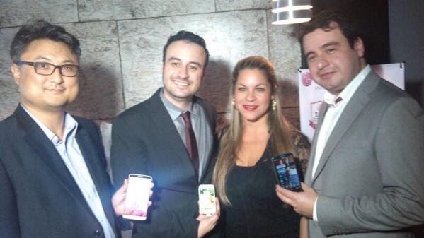 Cibeles1's tweet image. Con directivos de @CelularesLG en lanzamiento #knockCode #LG @strods102   @LivingLG