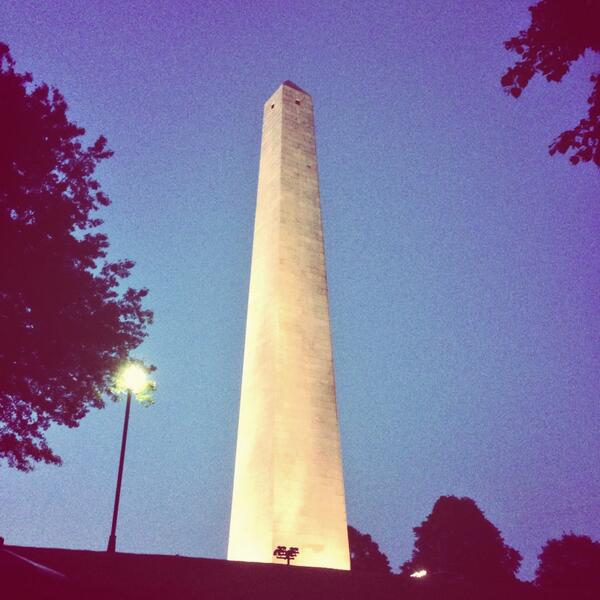 NEAWorkshop's tweet photo. Im lovin these great #summer nights in #Charlestown, a place where history is made 🌹 #BunkerHill #freedom #forever http://t.co/1LxYGbemcj