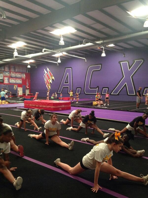 ACXHaze's tweet photo. Another day in the gym ! Featuring Irmo JV ! http://t.co/QbNpu8SDTQ