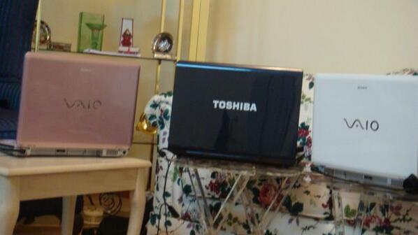 Latifa_Mo's tweet image. في بيت عيوش القديم في سكن الجامعة

😭💕

#group_study

@SjooAq @AishaBaadheem