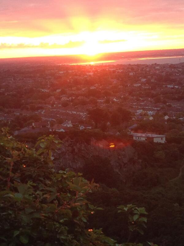 oconnor_donna's tweet photo. Lovely sun setting - view over #dalkeyquarry #killiney http://t.co/phFrVuEGqw