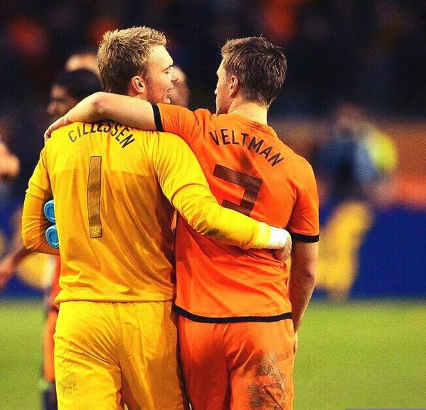 Ajaxpage's tweet photo. Retweet als je #Oranje steunt. http://t.co/KEJDaO7IJN