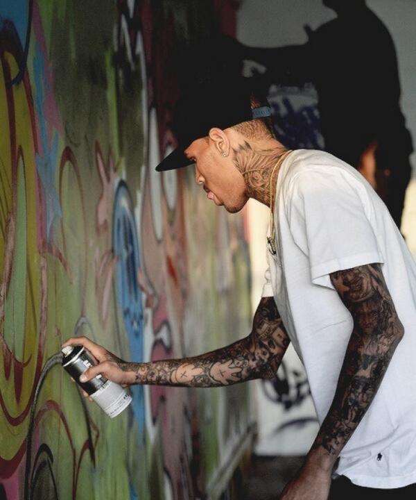 stanforcj's tweet photo. @chrisbrown’s tattoos are literally the most attractive thing seriously, oh wow http://t.co/JxLwVaAm8u