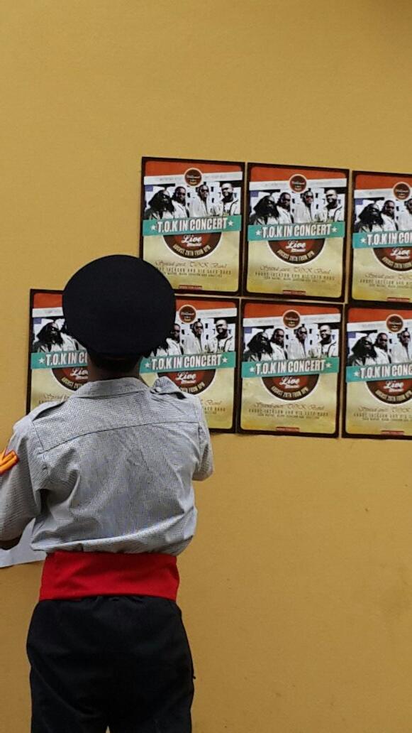 Craigy_Tok's tweet photo. So u know seh we a di real big man round ere. All police a put up @TOKjamaica flyers #TakingOver #GuideWe http://t.co/jfhjPrFFqQ