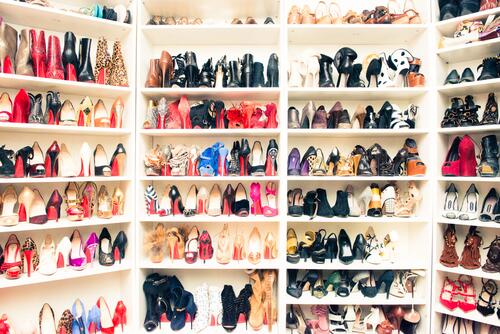Shait collection. Куча обуви. Полка с каблуками. Комнаты с коллекцией обуви. Туфли коллекция гардеробная.