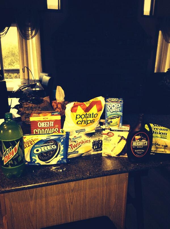 jaretpetty's tweet photo. My way of coping with these finals 😁... http://t.co/PNIM9j0JKS