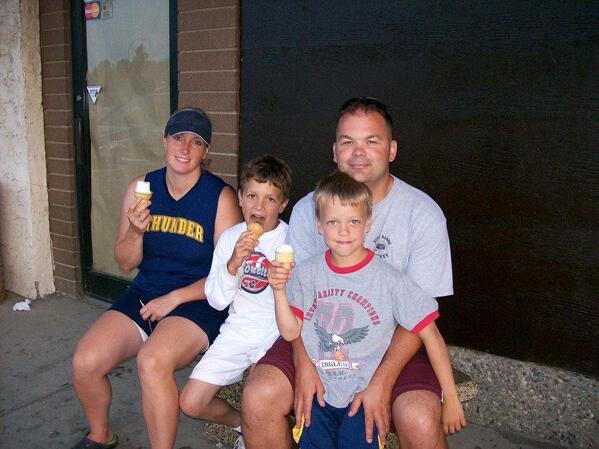 tardif22's tweet photo. my family that i love all prayers for my mom who is out there fighting for moncton #monctonstrong #Monctonshooting http://t.co/SZnoG2bAGm