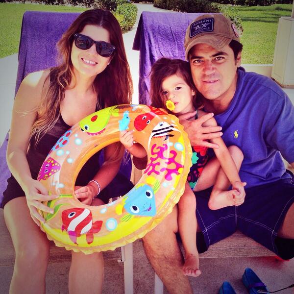 mariah_blei's tweet photo. “@magdiuxb: @burrovan feliz cumpleaños papacito ! Te amamos 💛💙💜❤️💚 🎁🎉🎂y te deseamos x siempre lo mejor 👪 http://t.co/dvCwWDtbEz”/ mis fav💗