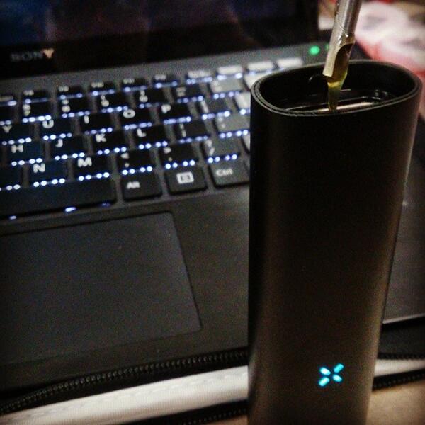 AlpineVapor's tweet photo. Loading up a #pax #vaporizer. #alpine #solventfree #cleanliving #legalize #710 #thc #420 #wax  #shatter #kush #dab http://t.co/I2r2cyuHuB