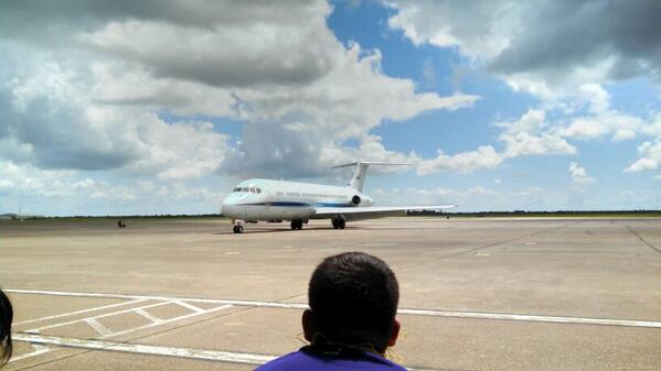 OKSTATE_ug's tweet photo. Lunch on the flight line. Doesn't get much better. @NASA_RGEFP http://t.co/LPlgxHgfGO