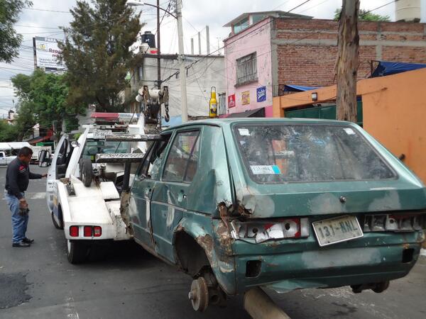 Retiro #VehiculosAbandonados durante #Tianguis de Bienestar Social en Progreso Tizapán <a href="/leonel_luna/">Leonel Luna</a> <a href="/DaoSeguridadPub/">DaoSeguridadPublica</a>