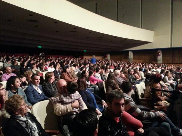 LosPelafustanes's tweet photo. Faaaa q linda función en el PABELLON ARGENTINA!! Re contra llenazoo!! MUCHAS GRACIAS!!! http://t.co/dM6NseIrut