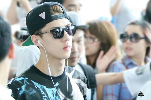OhSehunOrg's tweet photo. (Gallery) 2014.06.03: Hong Kong - Incheon Airport | TrioPromise -- http://t.co/iZqvjzcKp9 http://t.co/lWOQMg0Aym