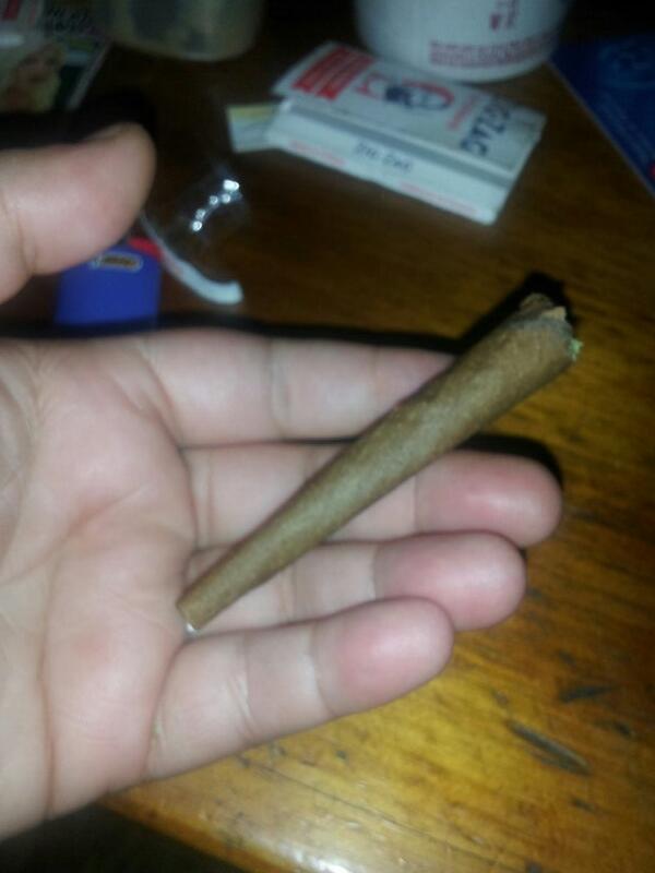 SublimeTwin's tweet photo. SSMMOOKKIINNN A FUCKIN BLLEEEZZYYY OF THAT FIYAH with. @THC_trina http://t.co/2q2SZF2WYc