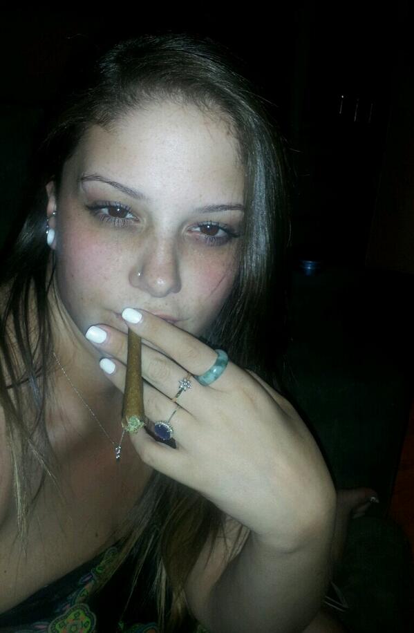 SublimeTwin's tweet photo. SSMMOOKKIINNN A FUCKIN BLLEEEZZYYY OF THAT FIYAH with. @THC_trina http://t.co/2q2SZF2WYc
